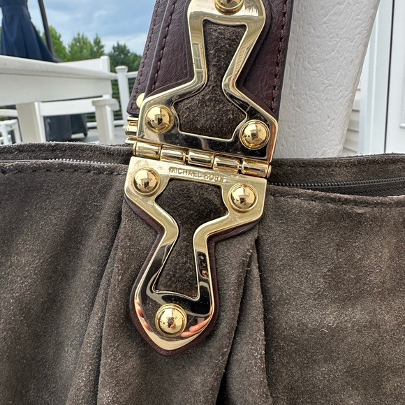 Micheal Kors Olive Green Suede Purse/ handbag - Picture 2 of 7